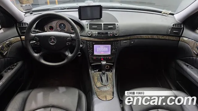 Mercedes-Benz E-Класс 2009 thumb 7