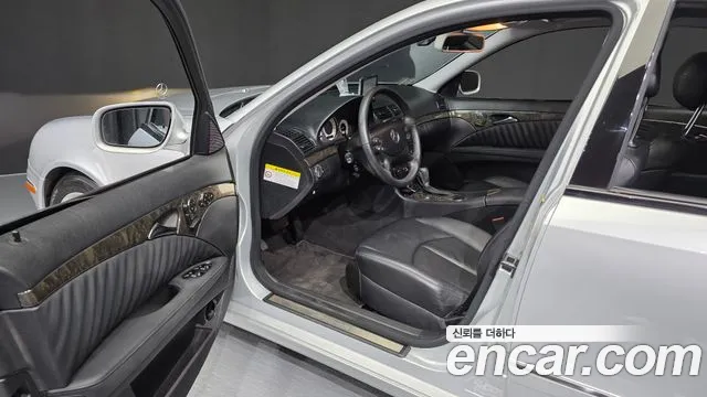Mercedes-Benz E-Класс 2009 thumb 10