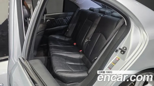 Mercedes-Benz E-Класс 2009 thumb 11
