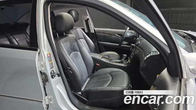 Mercedes-Benz E-Класс 2009 thumb 12
