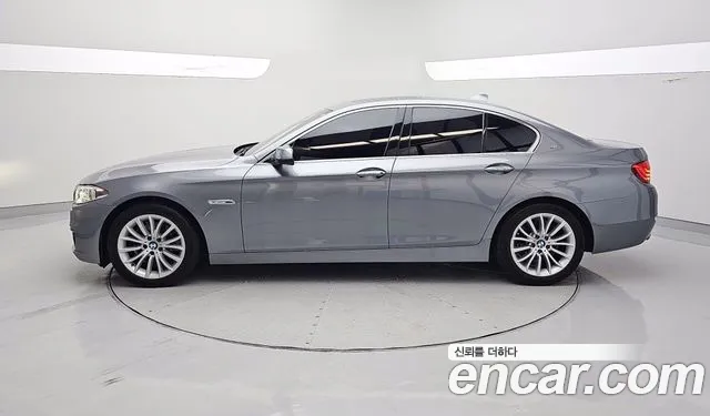 BMW 5-Series 2016 thumb 2