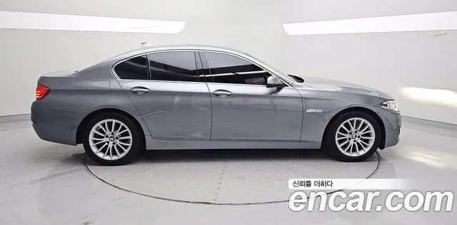 BMW 5-Series 2016 thumb 4