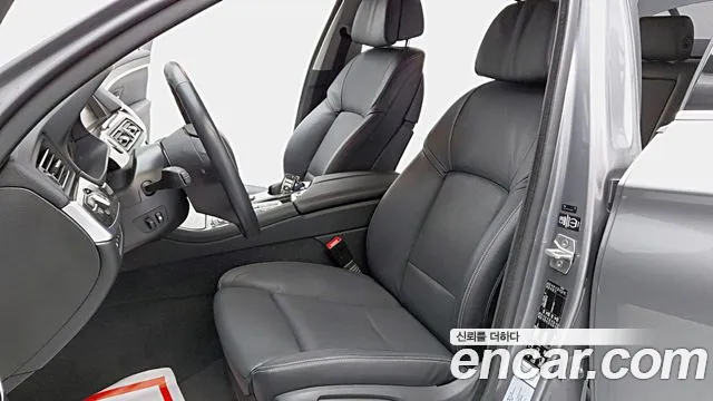 BMW 5-Series 2016 thumb 6