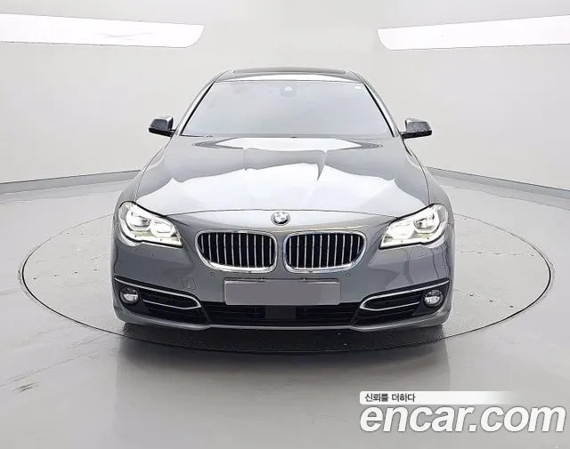 BMW 5-Series 2016 thumb 11