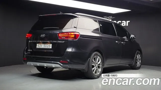 Kia Carnival 2018 thumb 2