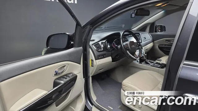 Kia Carnival 2018 thumb 10