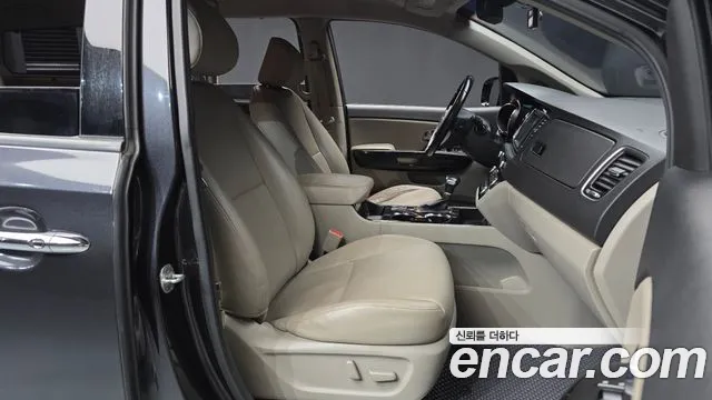 Kia Carnival 2018 thumb 11