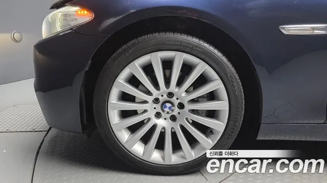BMW 5-Series 2011 thumb 5