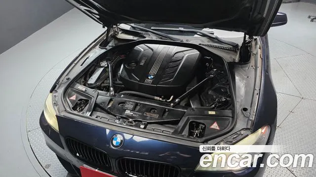 BMW 5-Series 2011 thumb 6