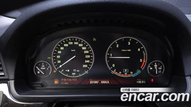 BMW 5-Series 2011 thumb 8