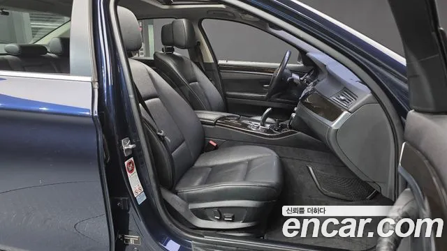 BMW 5-Series 2011 thumb 11