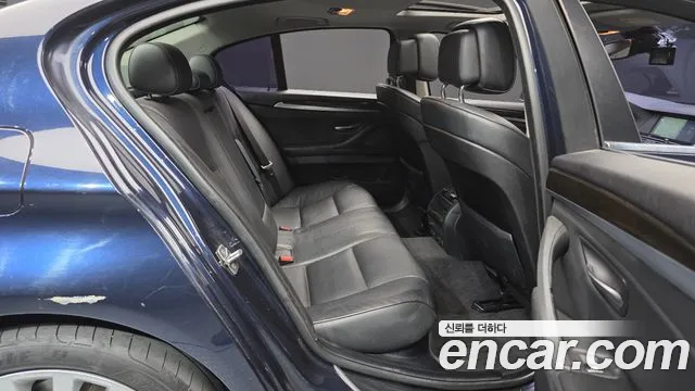 BMW 5-Series 2011 thumb 12