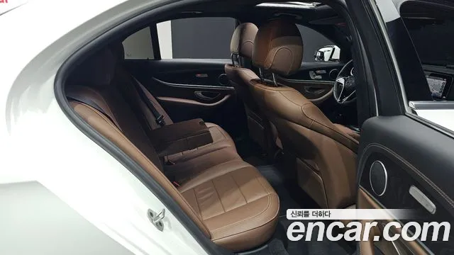 Mercedes-Benz E-Класс 2023 thumb 11