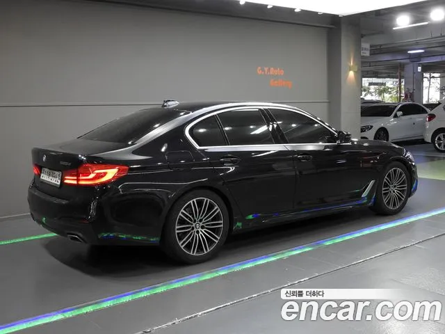 BMW 5-Series 2020 thumb 2