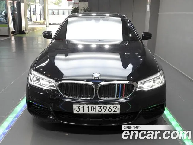 BMW 5-Series 2020 thumb 3