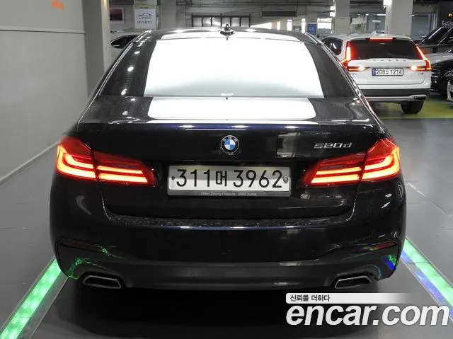 BMW 5-Series 2020 thumb 4