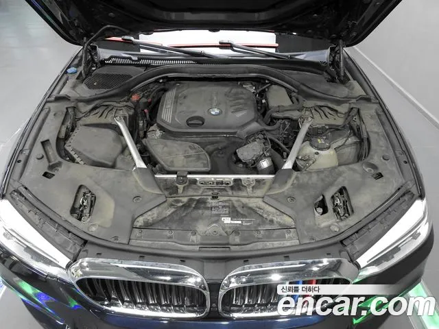 BMW 5-Series 2020 thumb 6