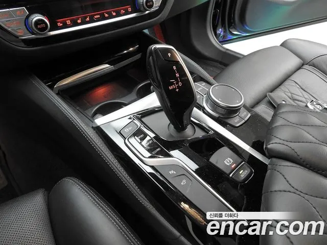 BMW 5-Series 2020 thumb 9