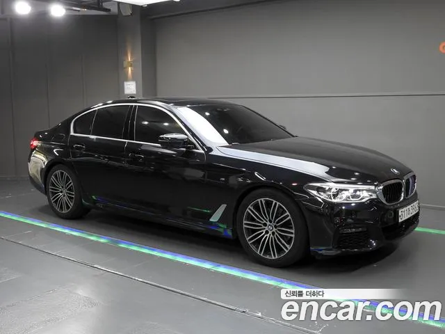 BMW 5-Series 2020 thumb 11