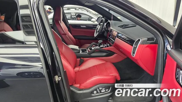 Porsche Cayenne 2021 thumb 11
