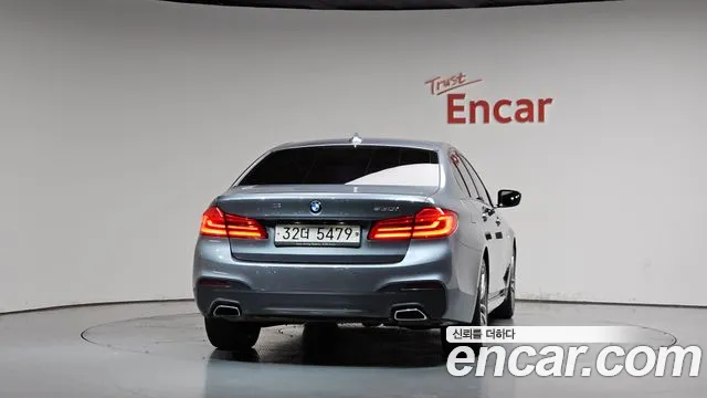 BMW 5-Series 2017 thumb 3
