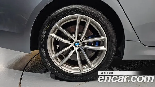 BMW 5-Series 2017 thumb 4