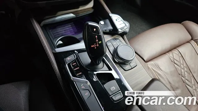 BMW 5-Series 2017 thumb 8