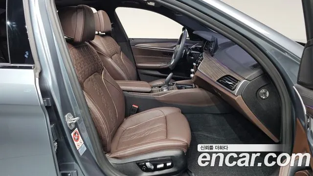 BMW 5-Series 2017 thumb 10