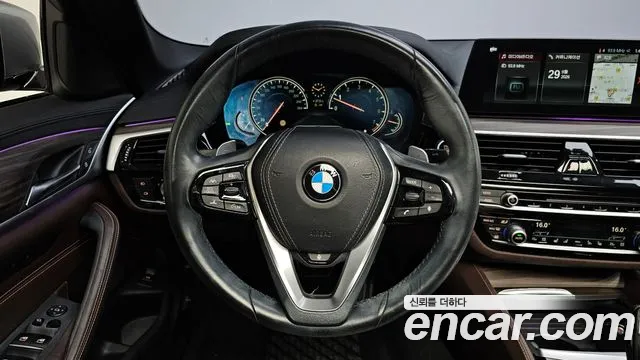 BMW 5-Series 2017 thumb 12