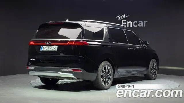Kia Carnival 2023 thumb 2