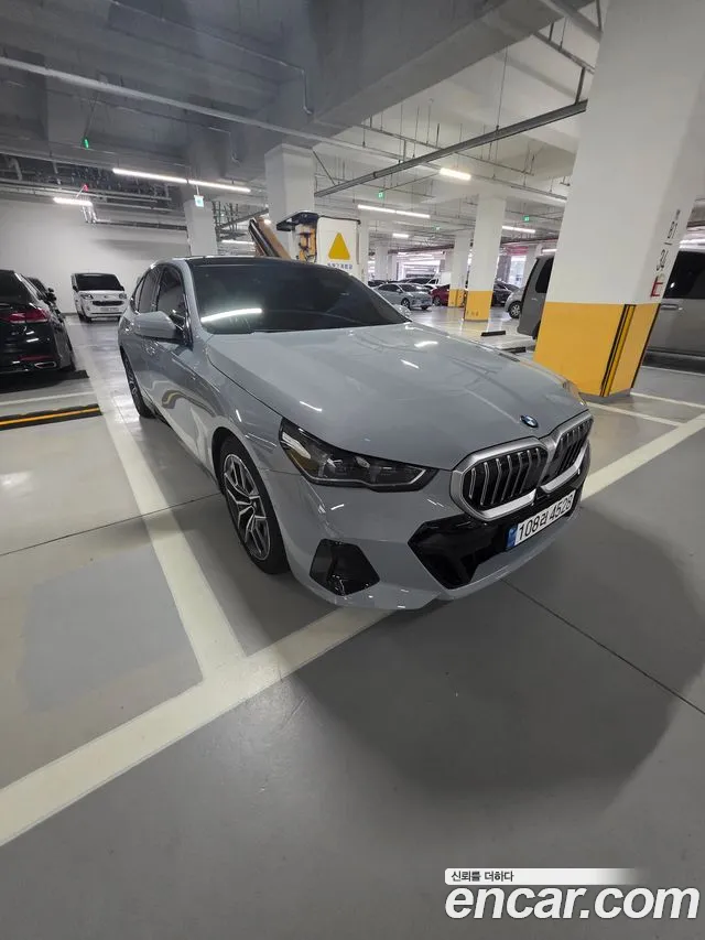 BMW 5-Series 2024 thumb 12
