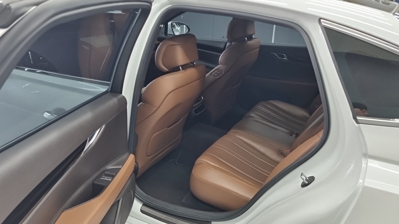 Genesis G80 2020 thumb 10