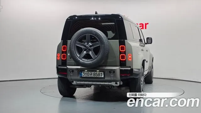 Land Rover Defender 2025 thumb 4