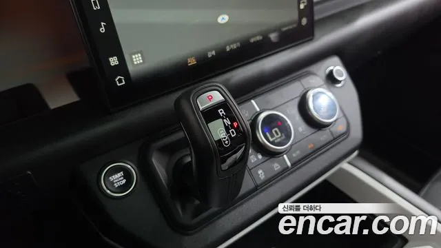 Land Rover Defender 2025 thumb 9