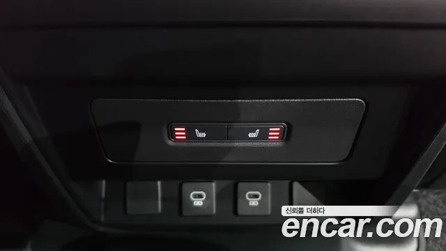 Land Rover Defender 2025 thumb 12