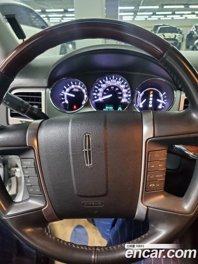 Lincoln MKZ 2010 thumb 10