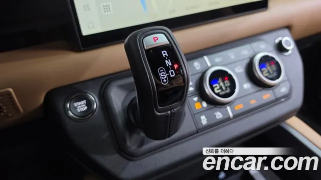 Land Rover Defender 2025 thumb 9