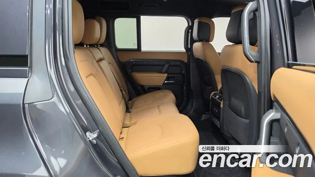 Land Rover Defender 2025 thumb 11
