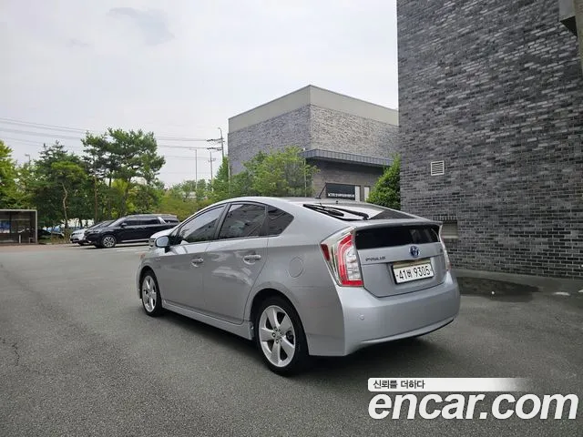 Toyota Prius 2012 thumb 3