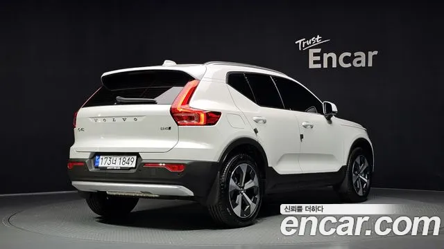 Volvo XC40 2026 thumb 2