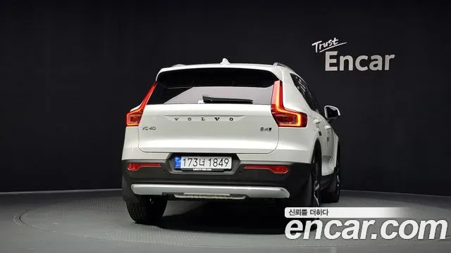 Volvo XC40 2026 thumb 4