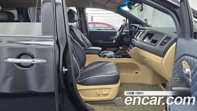 Kia Carnival 2019 thumb 11