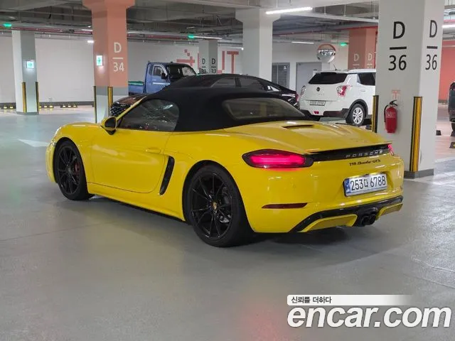 Porsche Cayman 2017 thumb 2