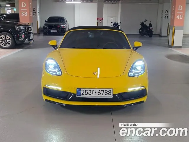 Porsche Cayman 2017 thumb 3