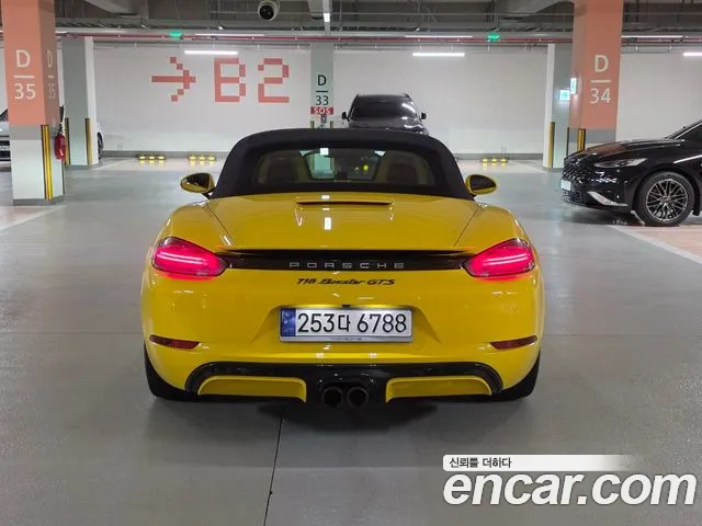 Porsche Cayman 2017 thumb 4