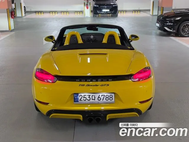 Porsche Cayman 2017 thumb 7