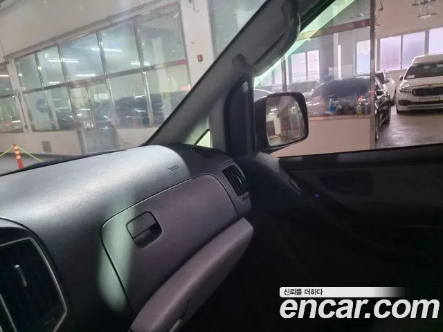 Hyundai Starex 2015 thumb 10