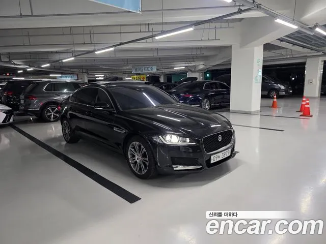Jaguar XF 2018 thumb 2