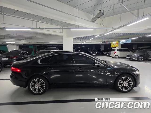 Jaguar XF 2018 thumb 3