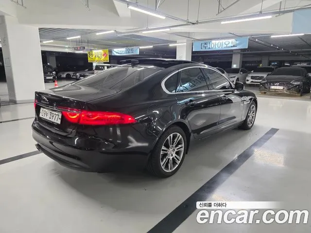 Jaguar XF 2018 thumb 4